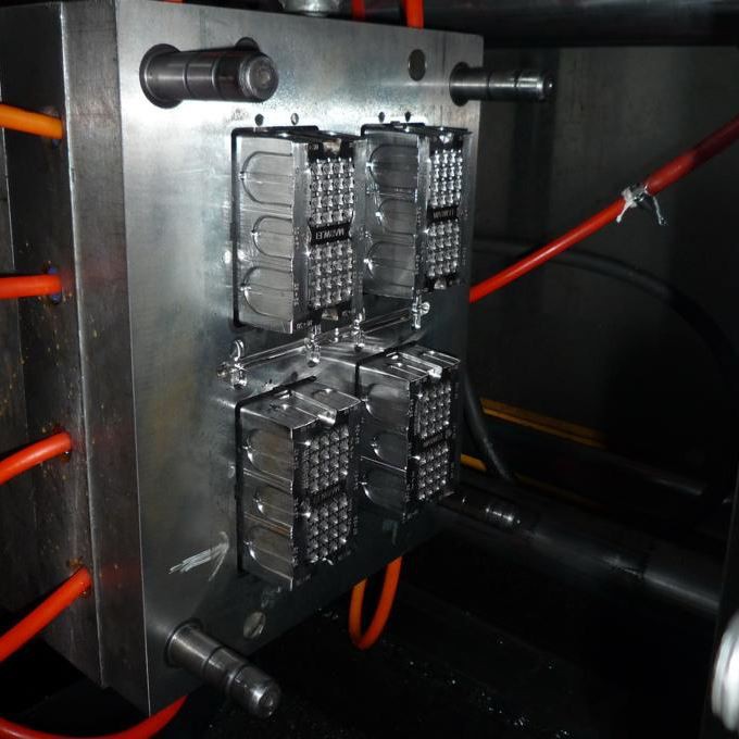 Metoda brizganja plastike