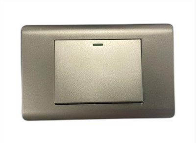 Stikalo za gospodinjsko vtičnico